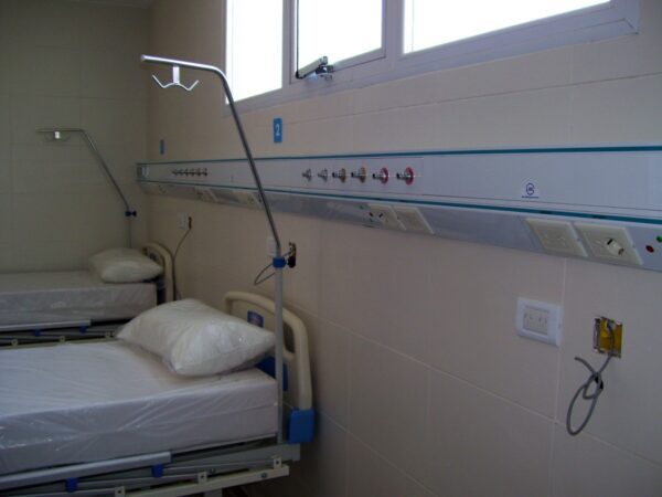 Cabecero para suministro de gases medicinales en terapia intensiva Instalación del sistema de gases medicinales y vacío en hospitales